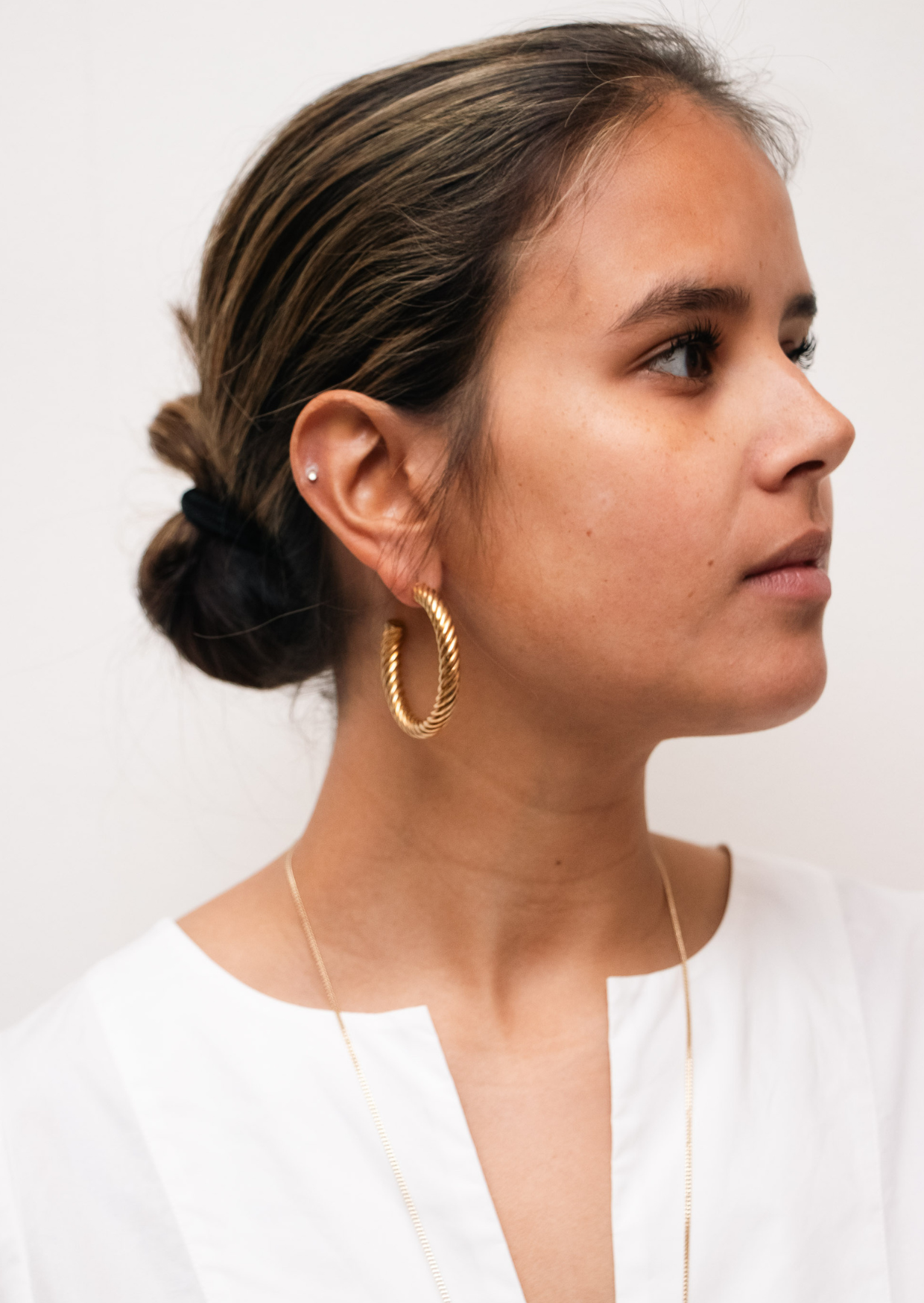 Sarah Lou hoop twist medium geel goud 