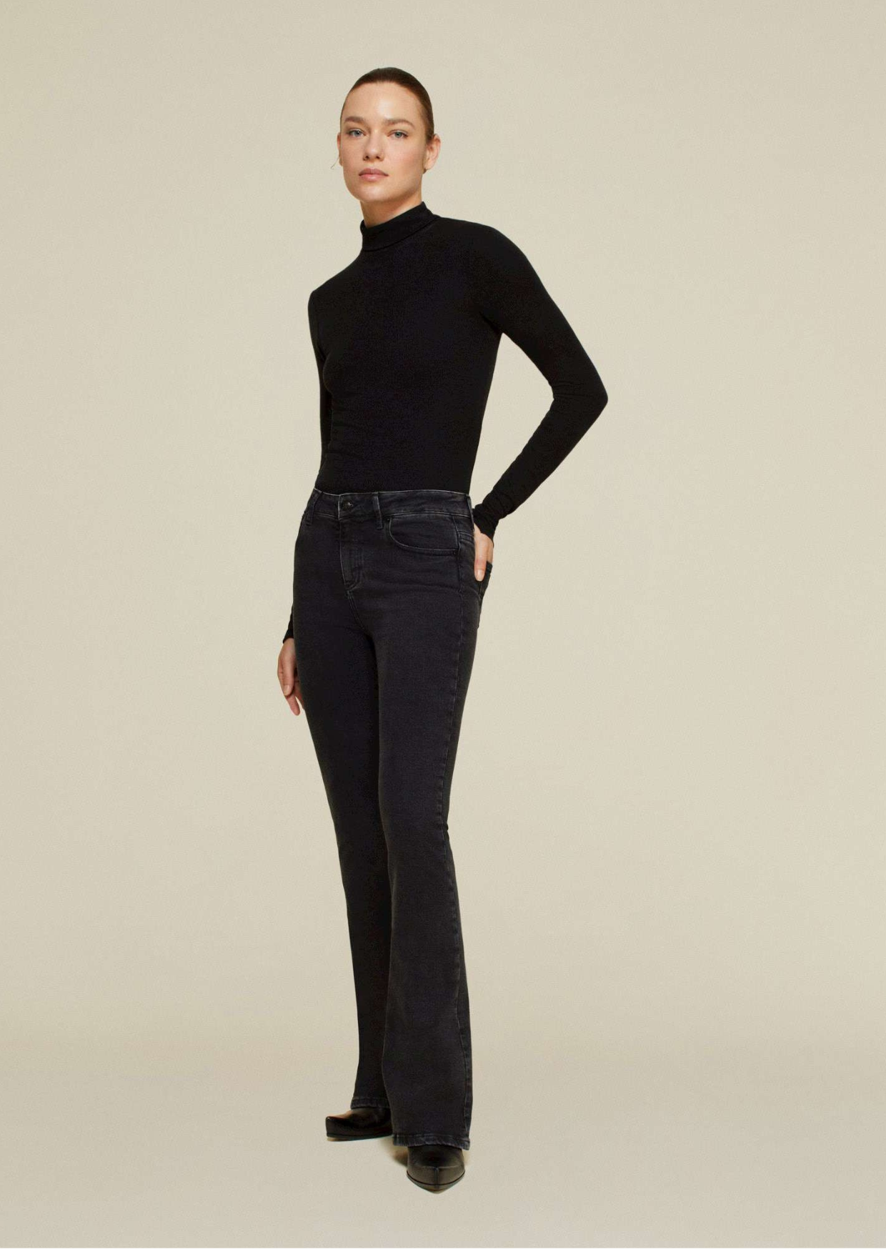 Lois Raval 16 L34 Black night 