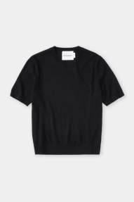 Closed crew neck short sleeve black 