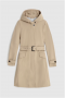 Woolrich Belted fayette light parka feather beige bij Marja Lamme Fashion Amsterdam!