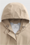 Woolrich Belted fayette light parka feather beige bij Marja Lamme Fashion Amsterdam!