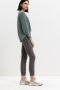 Luisa Cerano skinny velvet denim grey taupe bij Marja Lamme Fashion Amsterdam!
