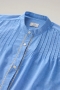 Woolrich Pintuck chambray shirt pale indigo 2 bij Marja Lamme fashion Amsterdam!
