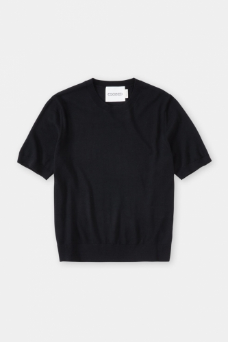 Closed crew neck short sleeve black 