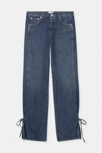 Closed Gillan strap detail dark blue 