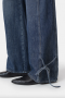 Closed Gillan strap detail L30 dark blue 